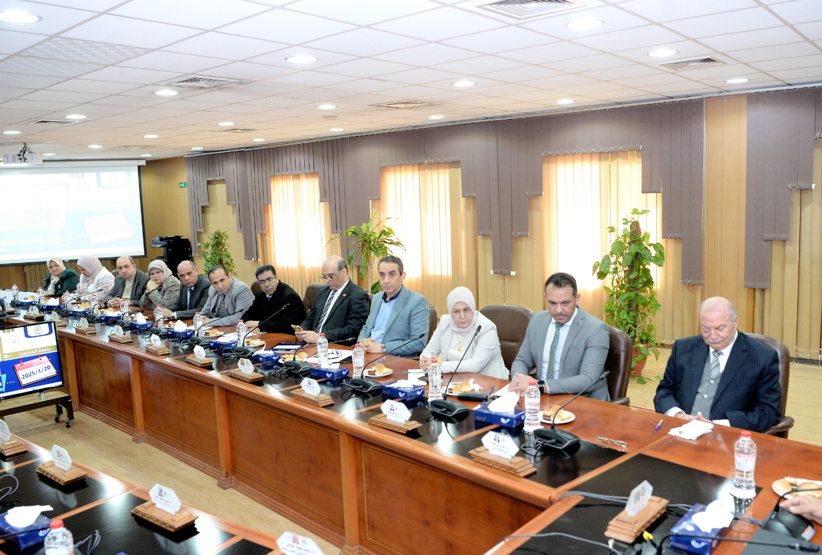 جانب من اجتماع جامعة المنصورة