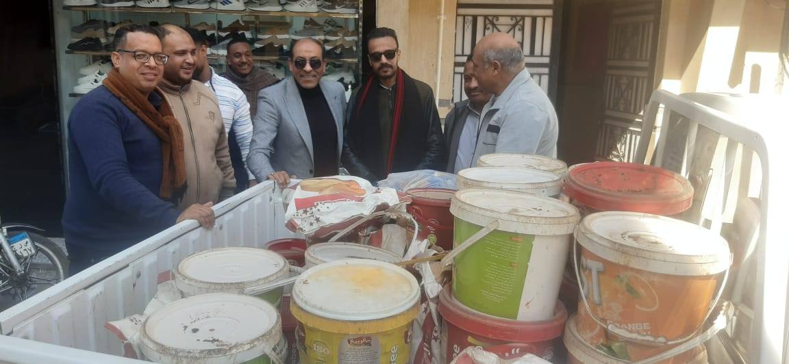 تموين الأقصر تضبط نصف طن سلع غذائية منتهية الصلاحية