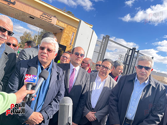 وزير-التعليم-العالي-يصل-معبر-رفح-(2)