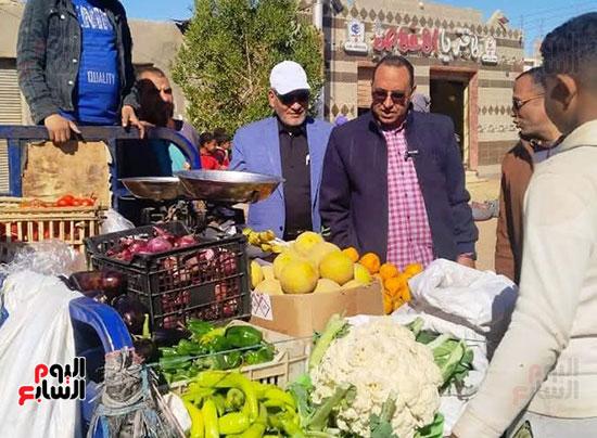إقبال-كبير-من-المواطنين-على-أسواق-اليوم-الواحد--(4)