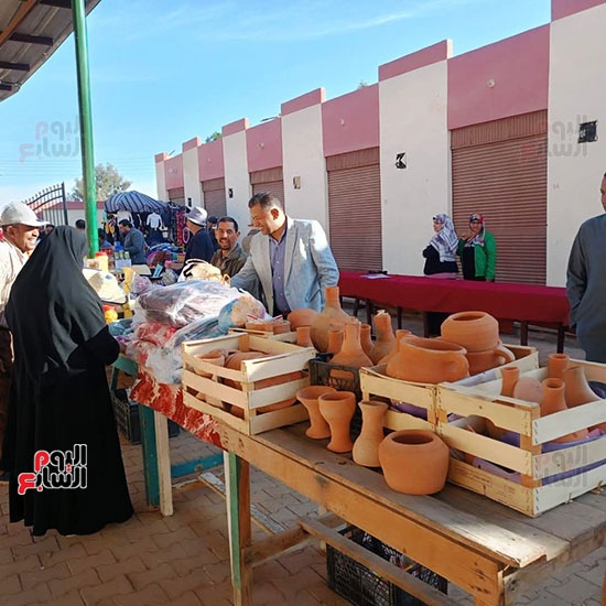 إقبال-كبير-من-المواطنين-على-أسواق-اليوم-الواحد--(25)
