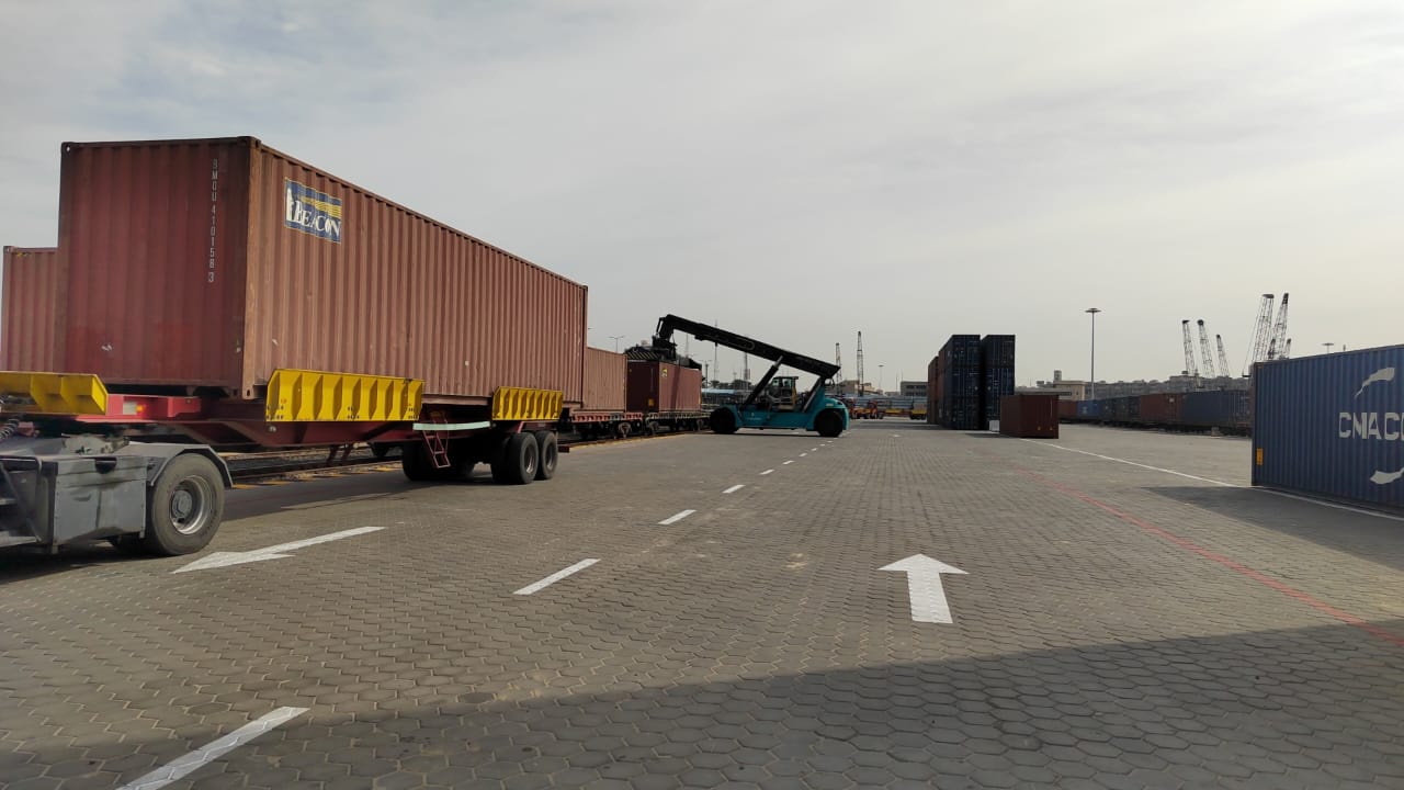 محطة شحن القطارات بالحاويات بميناء الاسكندرية