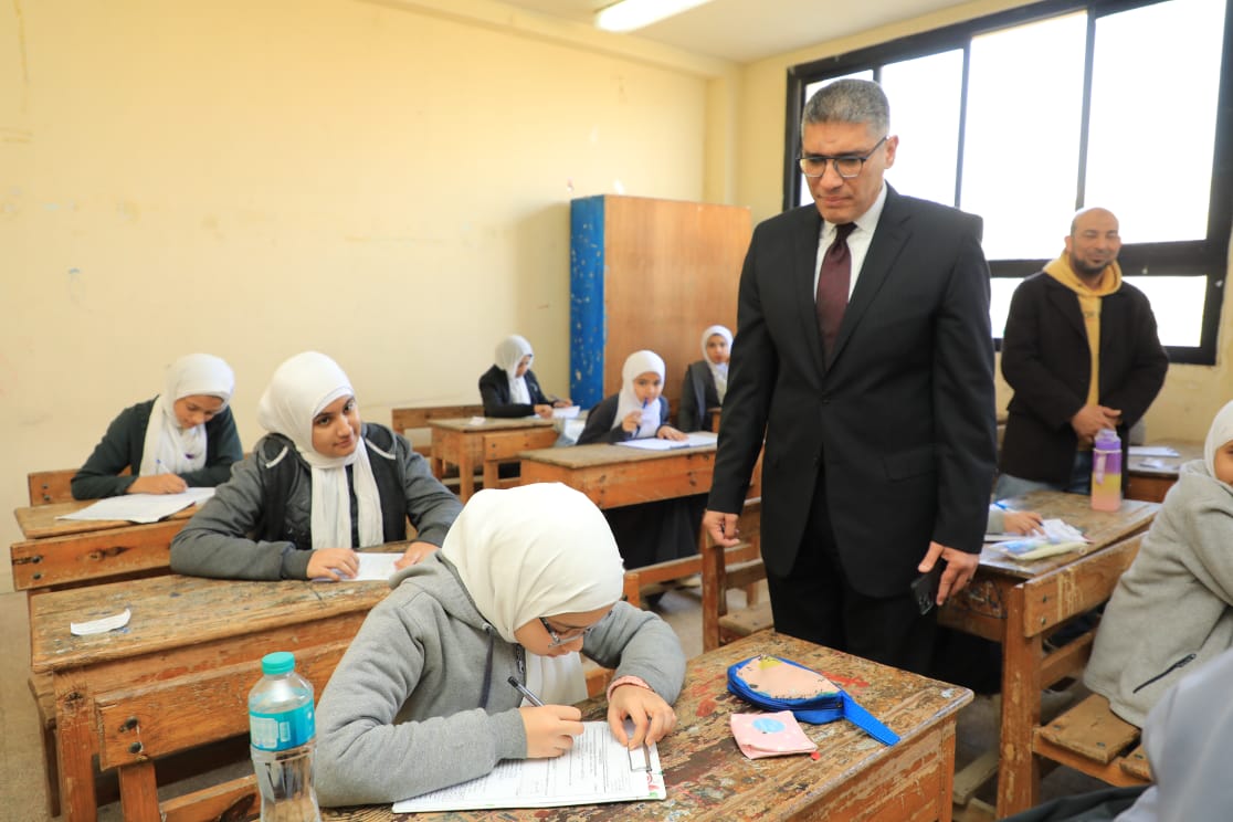 محافظ الجيزة يتفقد لجان الامتحانات