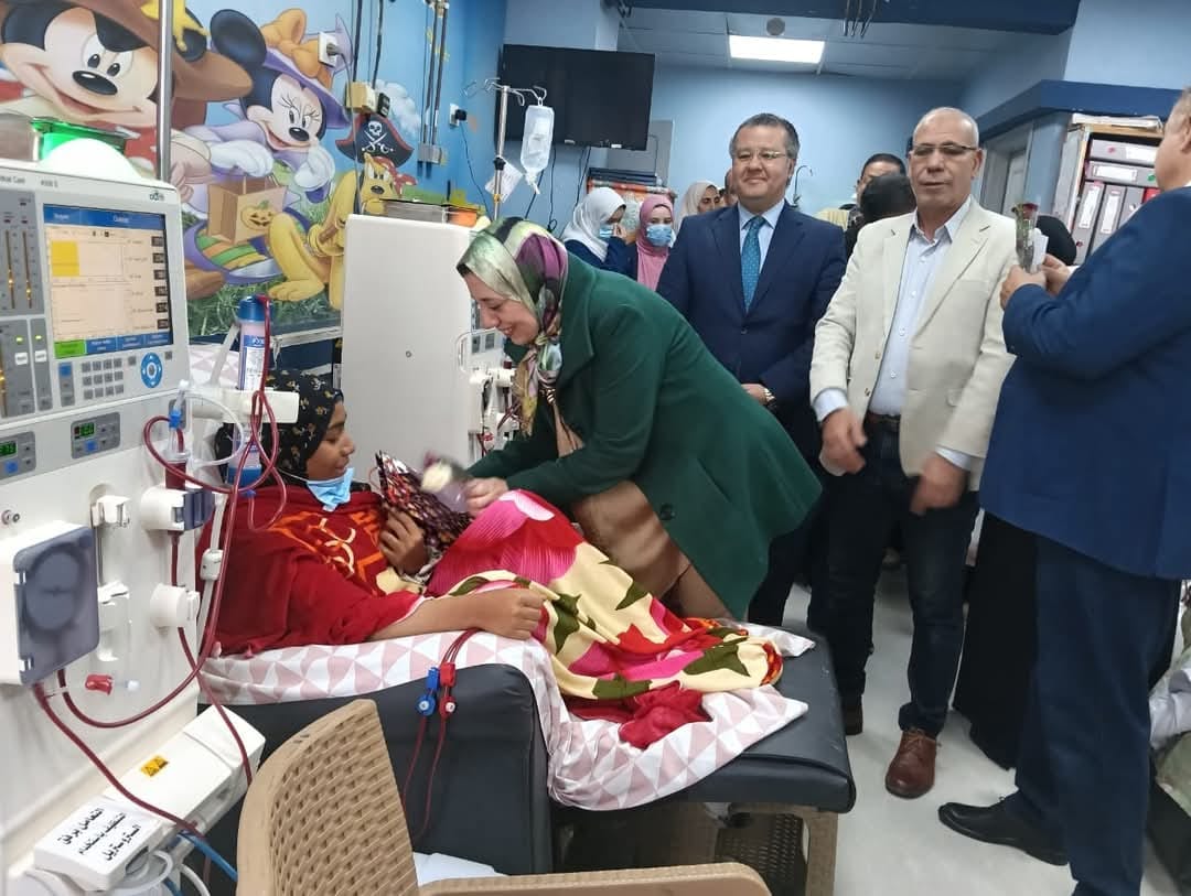 توزيع الهدايا على أطفال الغسيل الكلوي توزيع الهدايا على أطفال الغسيل الكلوي