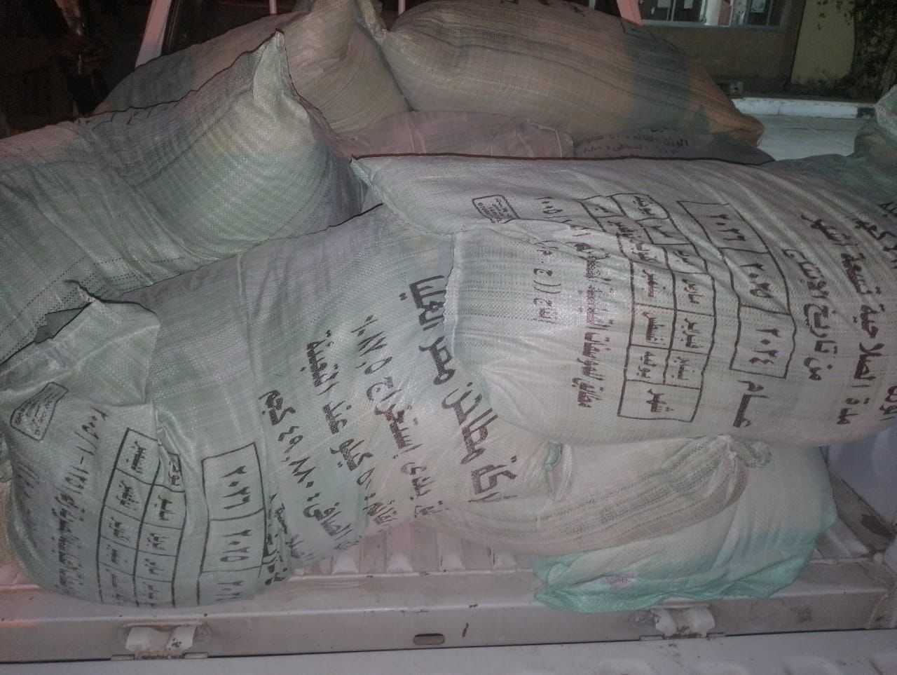 ضبط 700 كيلو دقيق بلدي قبل بيعه بالسوق السوداء بالأقصر