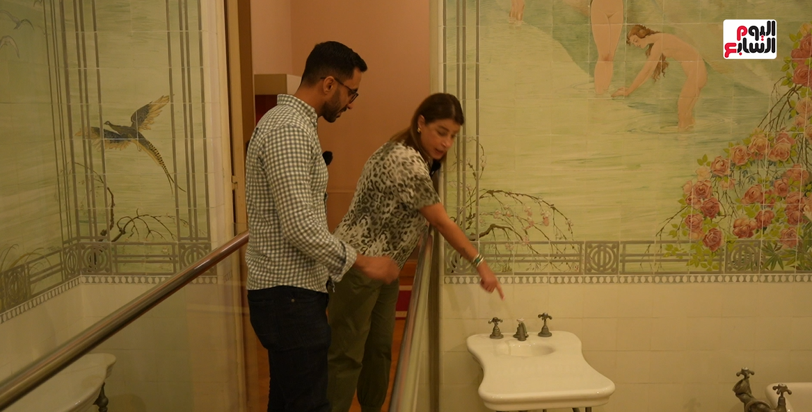 الزميل محمد أسعد ومديرة عام متحف المجوهرات الملكية  (2)