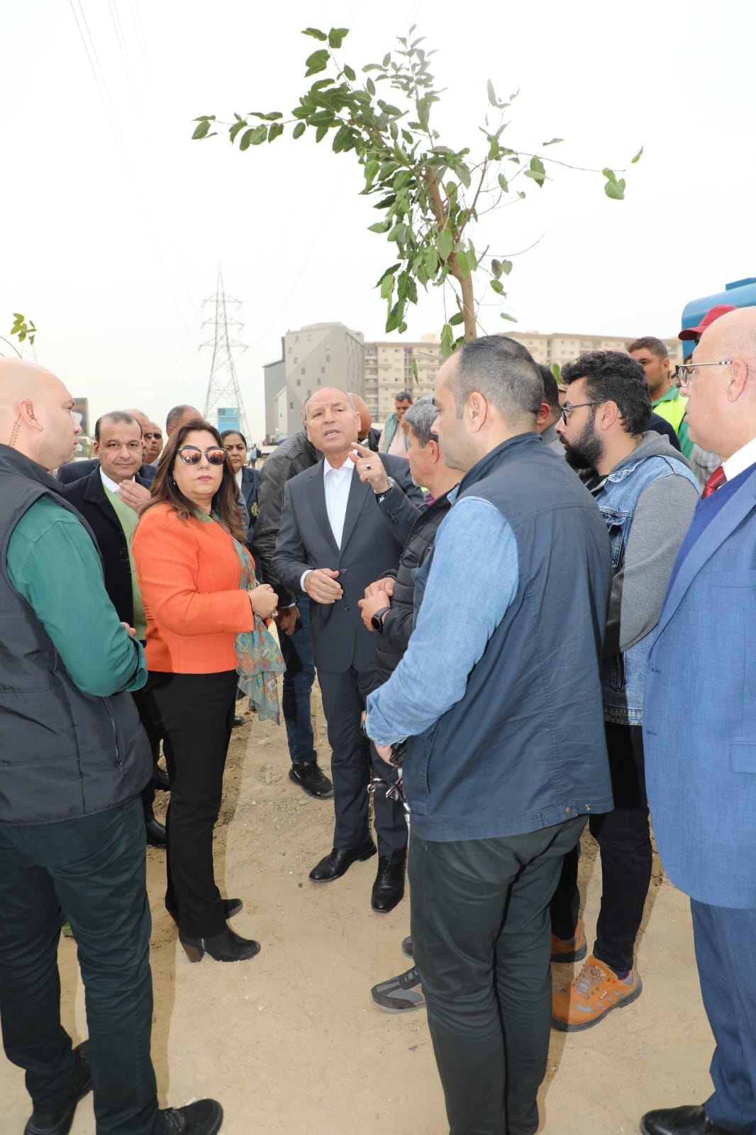 تنفيذ المرحلة الأولي لزراعة و تشجير الطريق الدائري