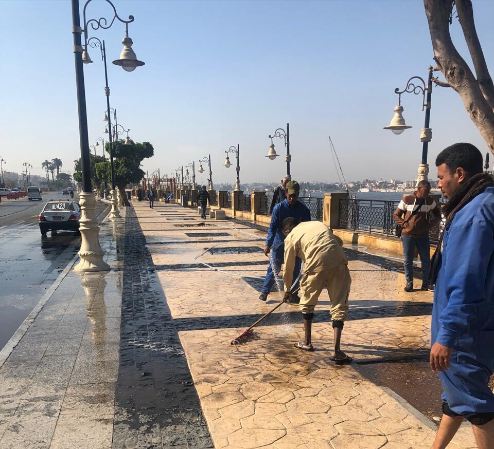 حملات لنظافة وتجميل شارع كورنيش النيل لخدمة السياح