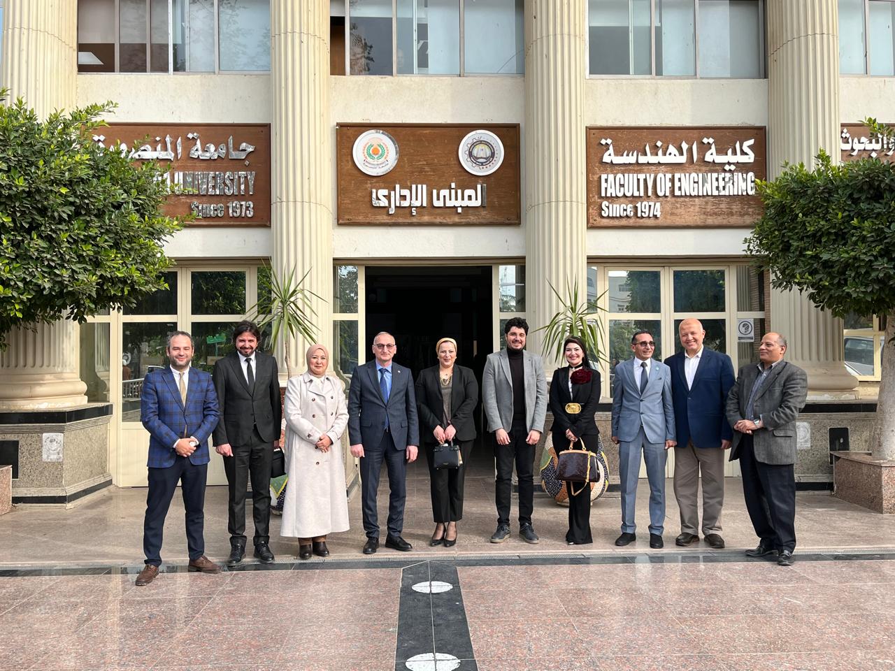 جانب من زيارة الوفد التركي جانب من زيارة الوفد التركي