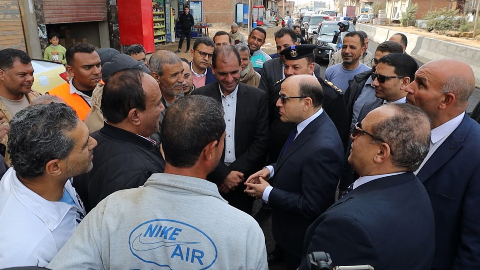 لقاء  المحافظ بالمواطنين