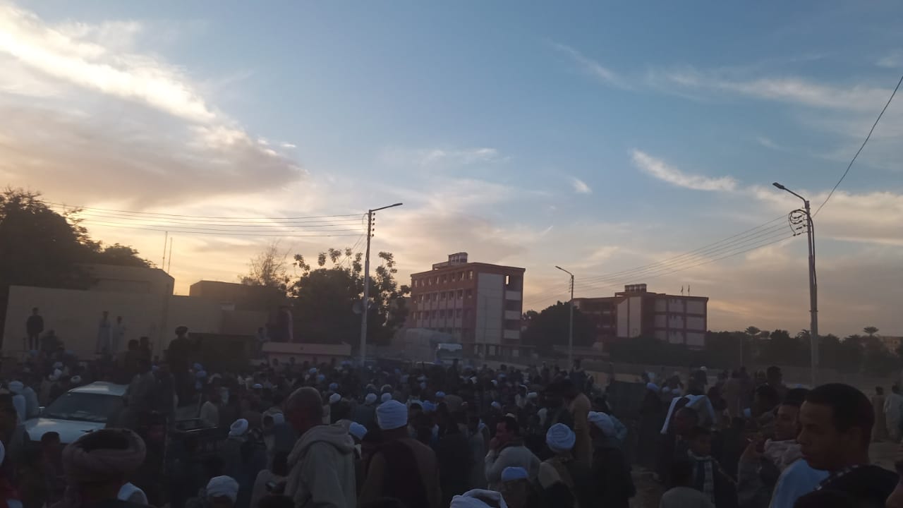 مشاركة الأهالى بمولد السيد أحمد إبن إدريس السنوي في الأقصر مشاركة الأهالى بمولد السيد أحمد إبن إدريس السنوي في الأقصر