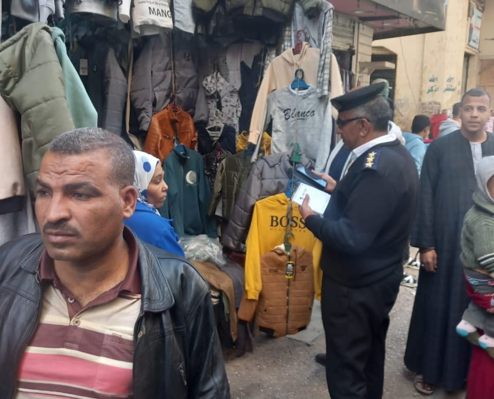 مدينة الأقصر تقود حملة لرفع الإشغالات وتحرير 101 محضر ومخالفة