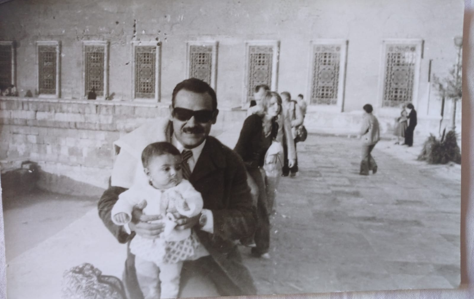 هبه مع والدها