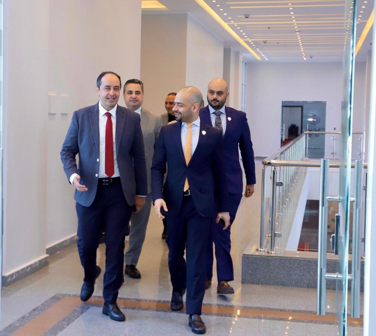 الدكتور عمرو عثمان مدير صندوق مكافحة الإدمان مع وزير التنمية الاجتماعية بالبحرين