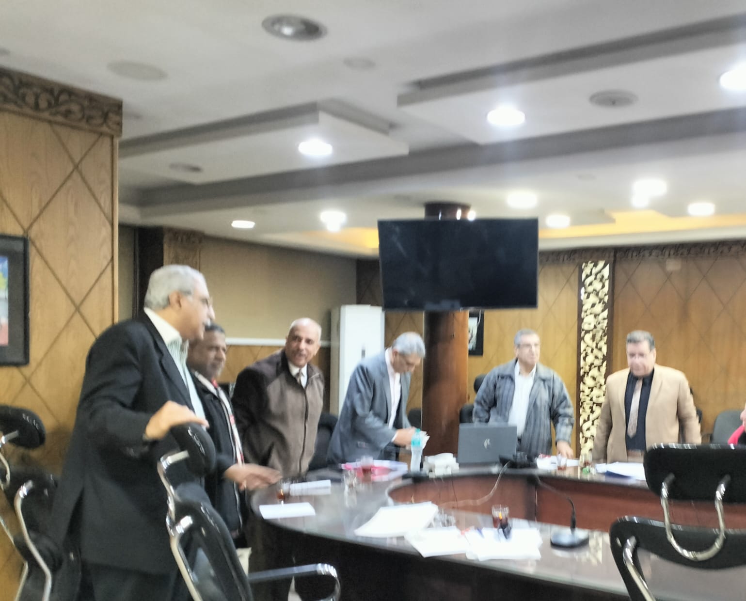 مدير تعليم القليوبية يتابع غرفة العمليات