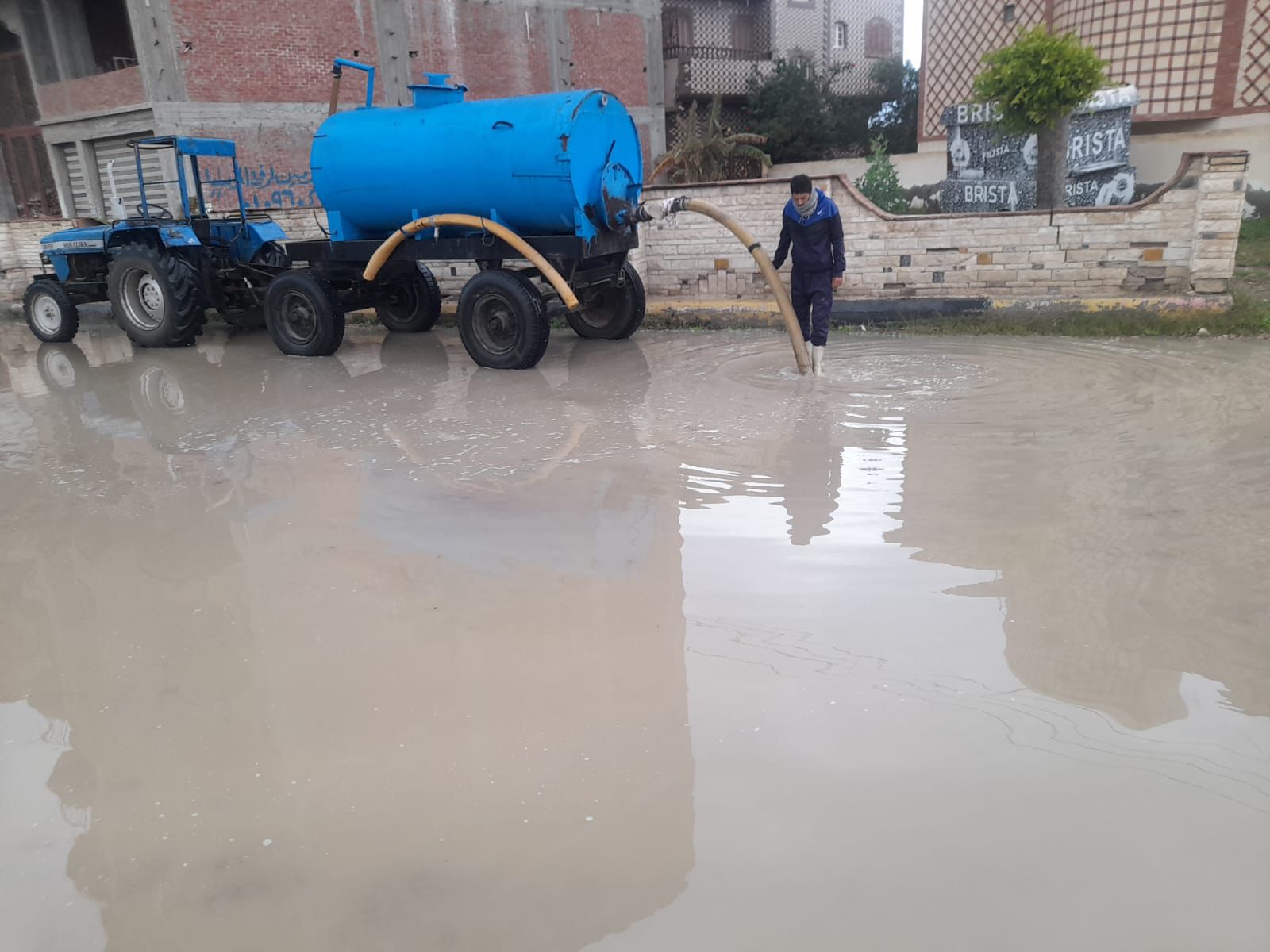 رفع مياه الأمطار بالبرلس