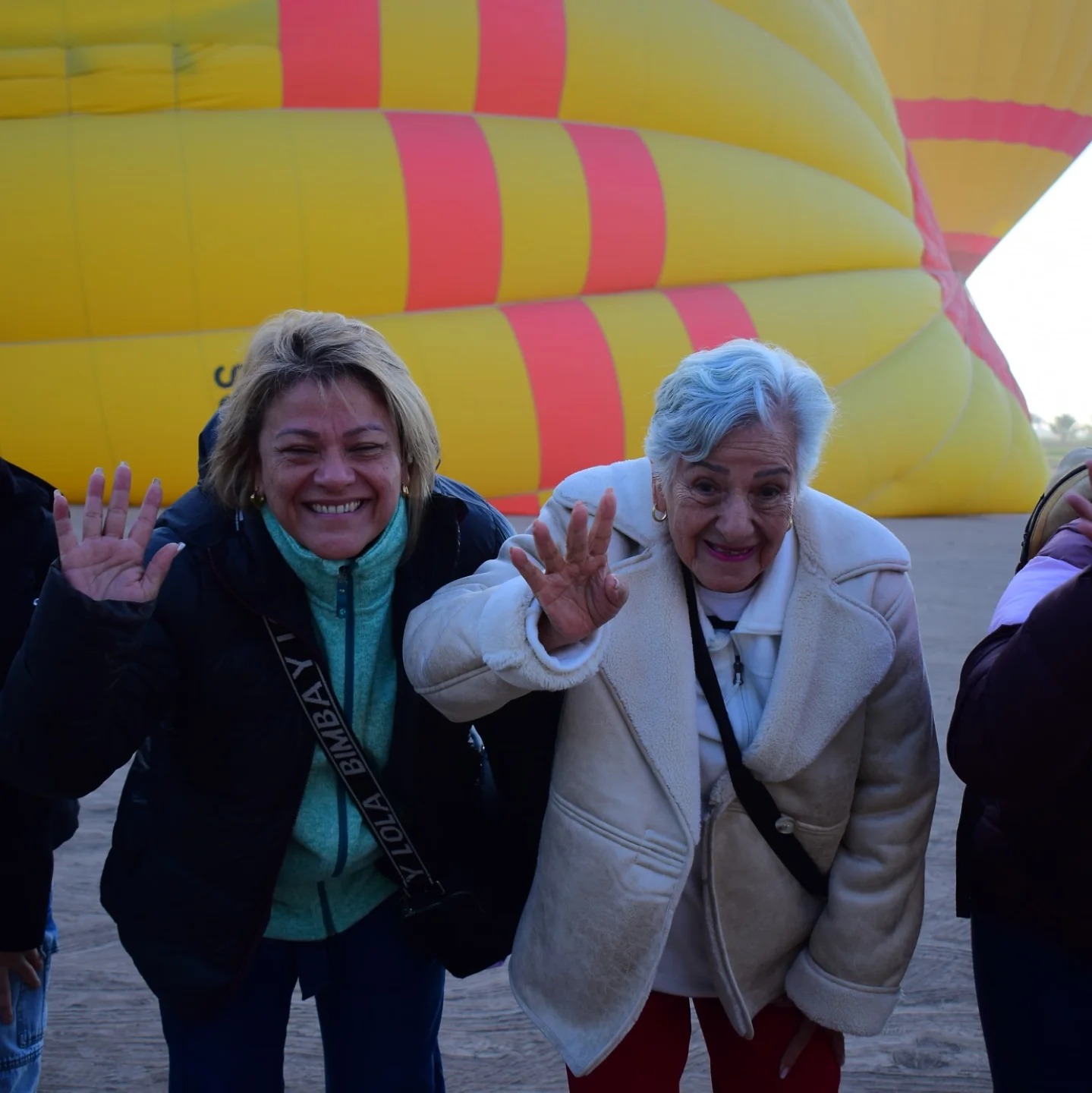 بهجة الأجانب فى رحلات البالون بالأقصر