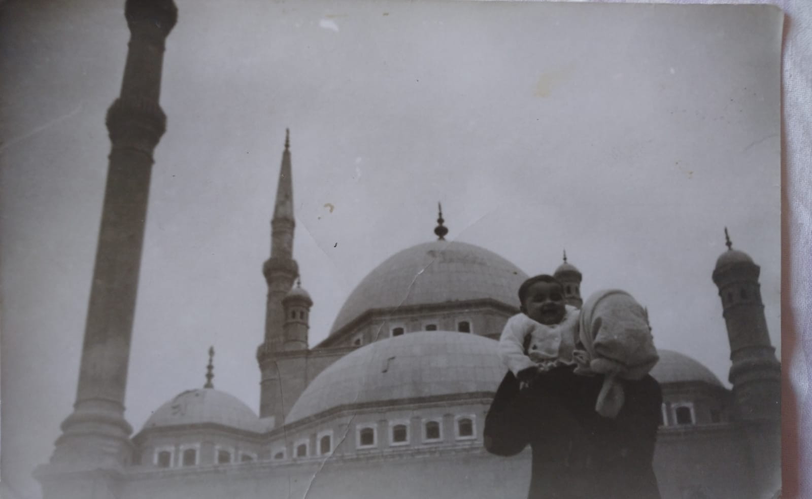 هبه والقلعة من خلفها