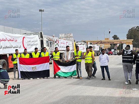 شباب-الفيوم-أمام-قوافل-مساعدات-التحالف-الوطنى شباب-الفيوم-أمام-قوافل-مساعدات-التحالف-الوطنى