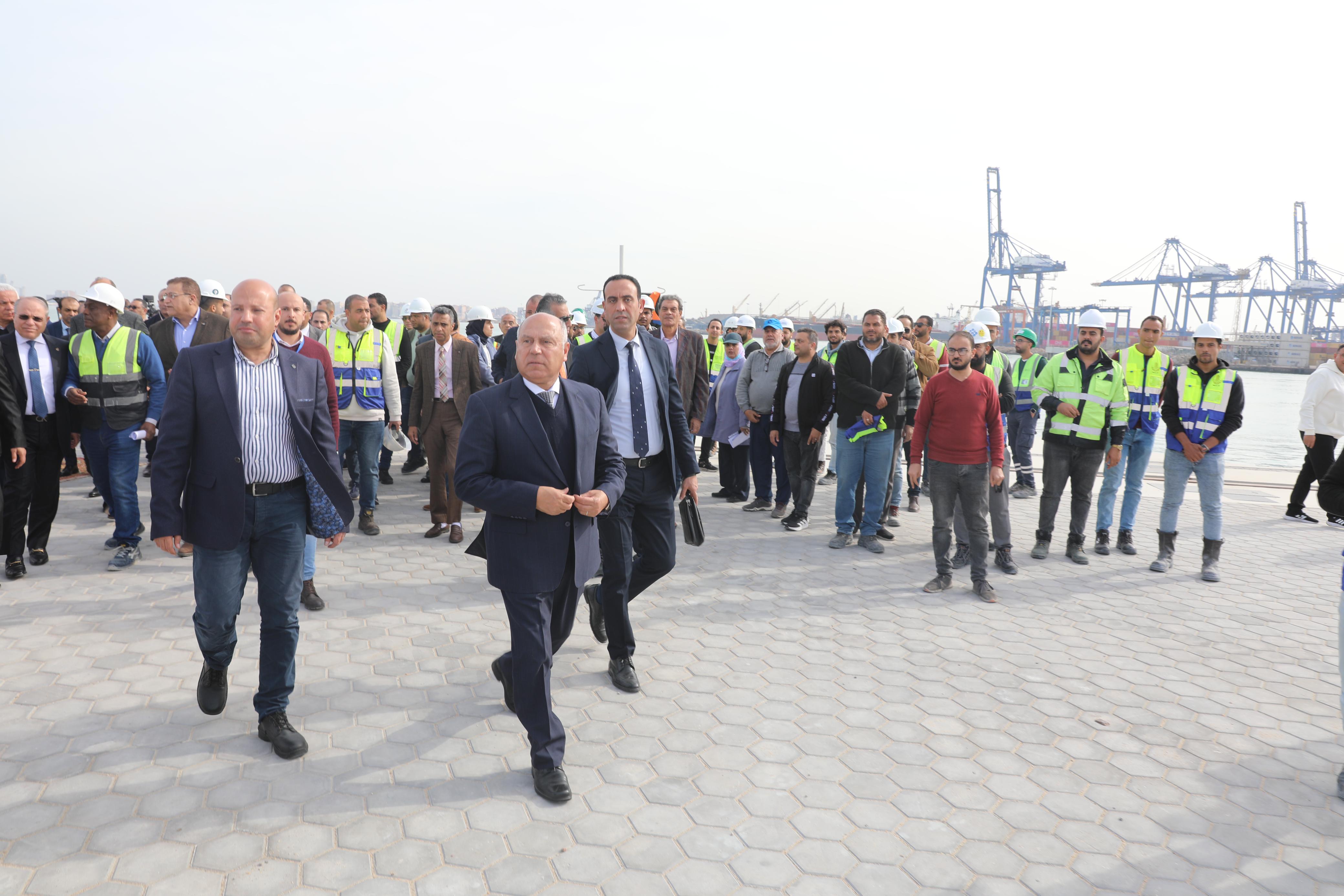 نائب رئيس الوزراء يتفقد معدلات تنفيذ مشروعات التطوير بمينائى الأسكندرية والدخيلة نائب رئيس الوزراء يتفقد معدلات تنفيذ مشروعات التطوير بمينائى الأسكندرية والدخيلة