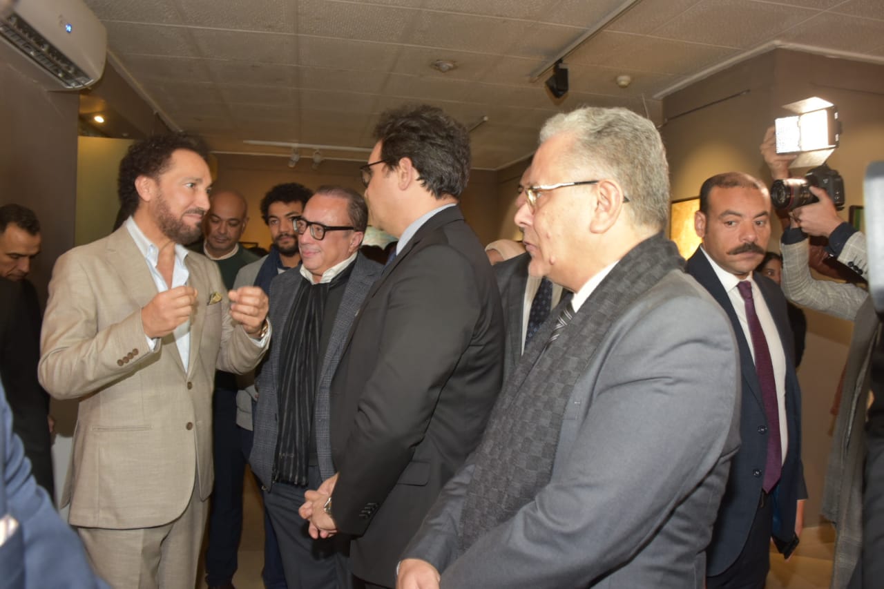 وزير الثقافة يفتتح معرض ربع تون للفنان العالمى نصير شمة (3)