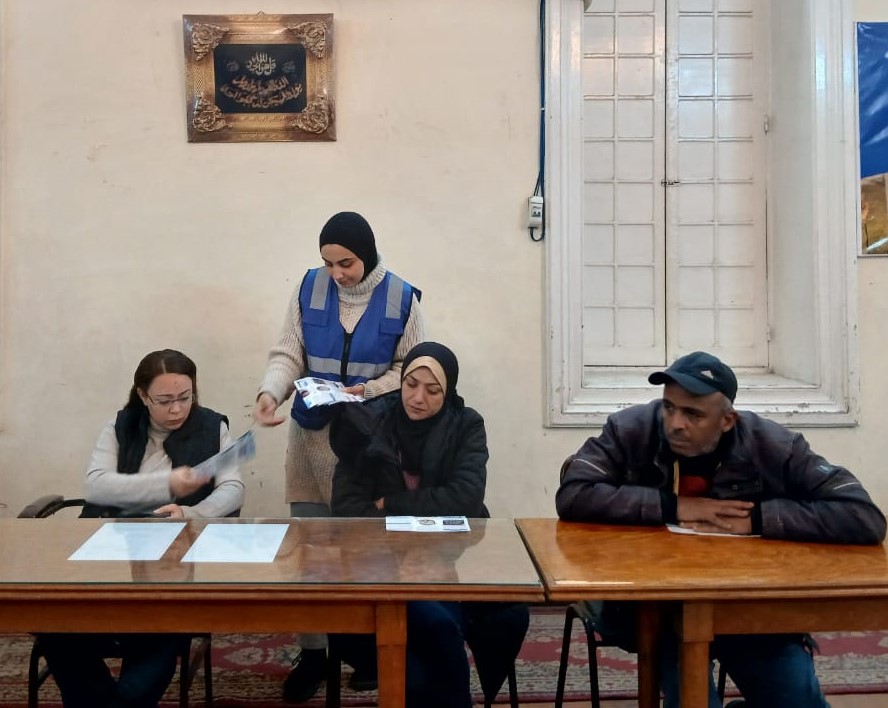 المواطنين داخل أحد المراكز التكنولوجية (1)