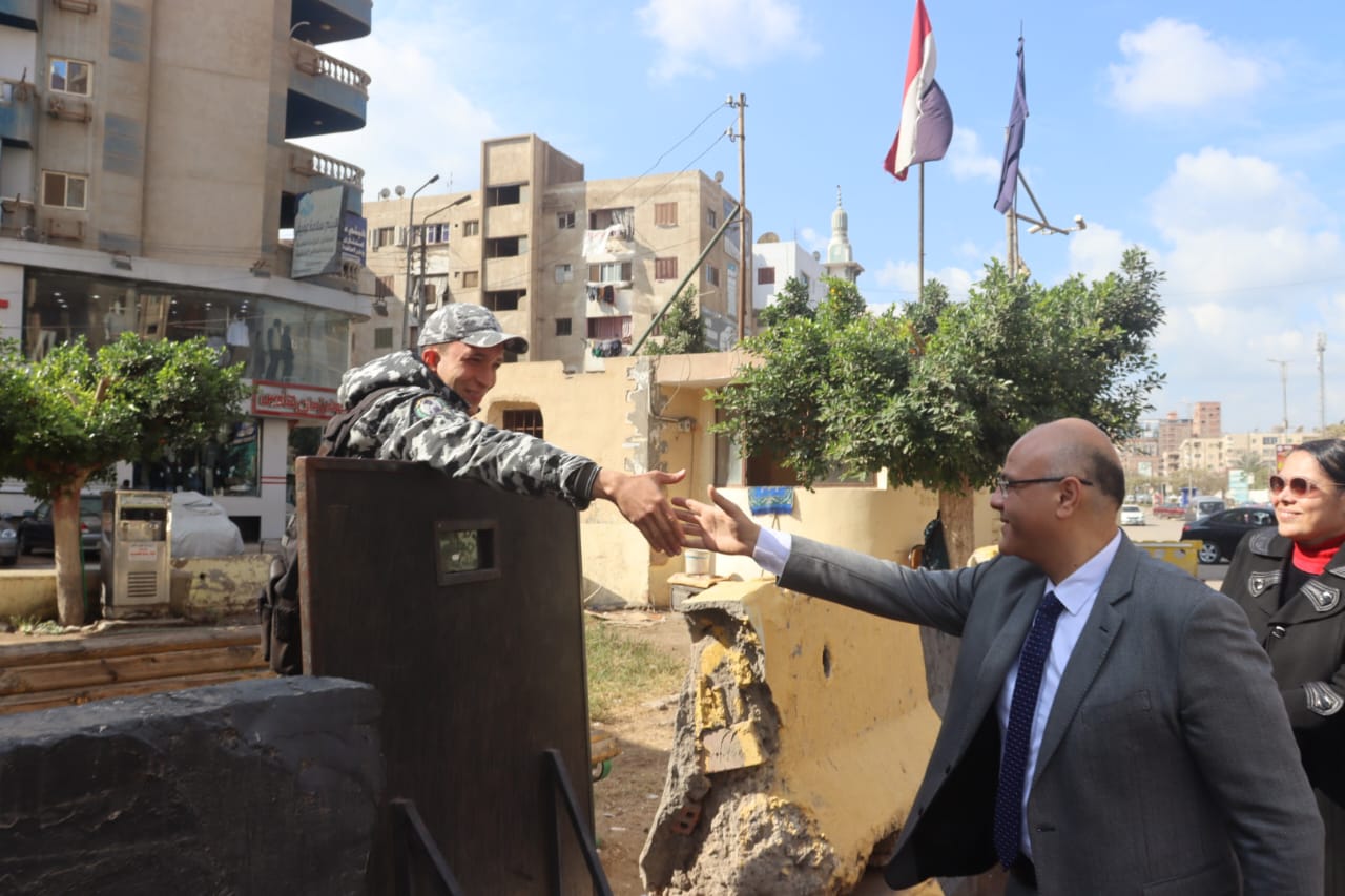 تهنئة أفراد الشرطة