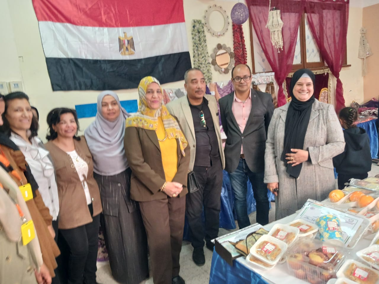 معرض ومنفذ بيع الوحدة المنتجة بمدرسة الحرية بإدارة الأقصر