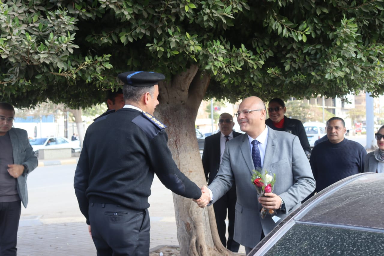 خلال توزيع الاورد