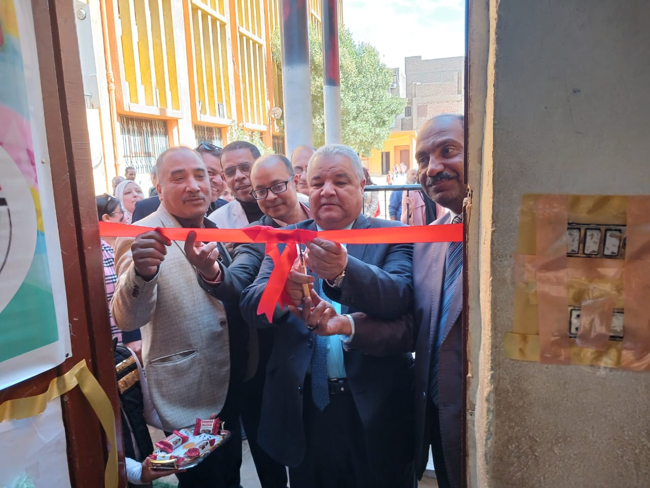 تعليم الأقصر يفتتح معرض ومنفذ بيع الوحدة المنتجة بمدرسة الحرية