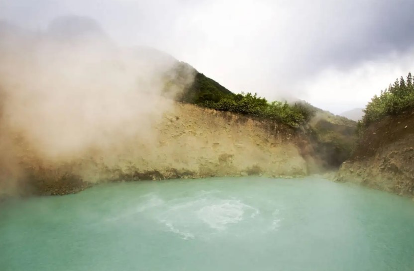 بحيرة الغليان 