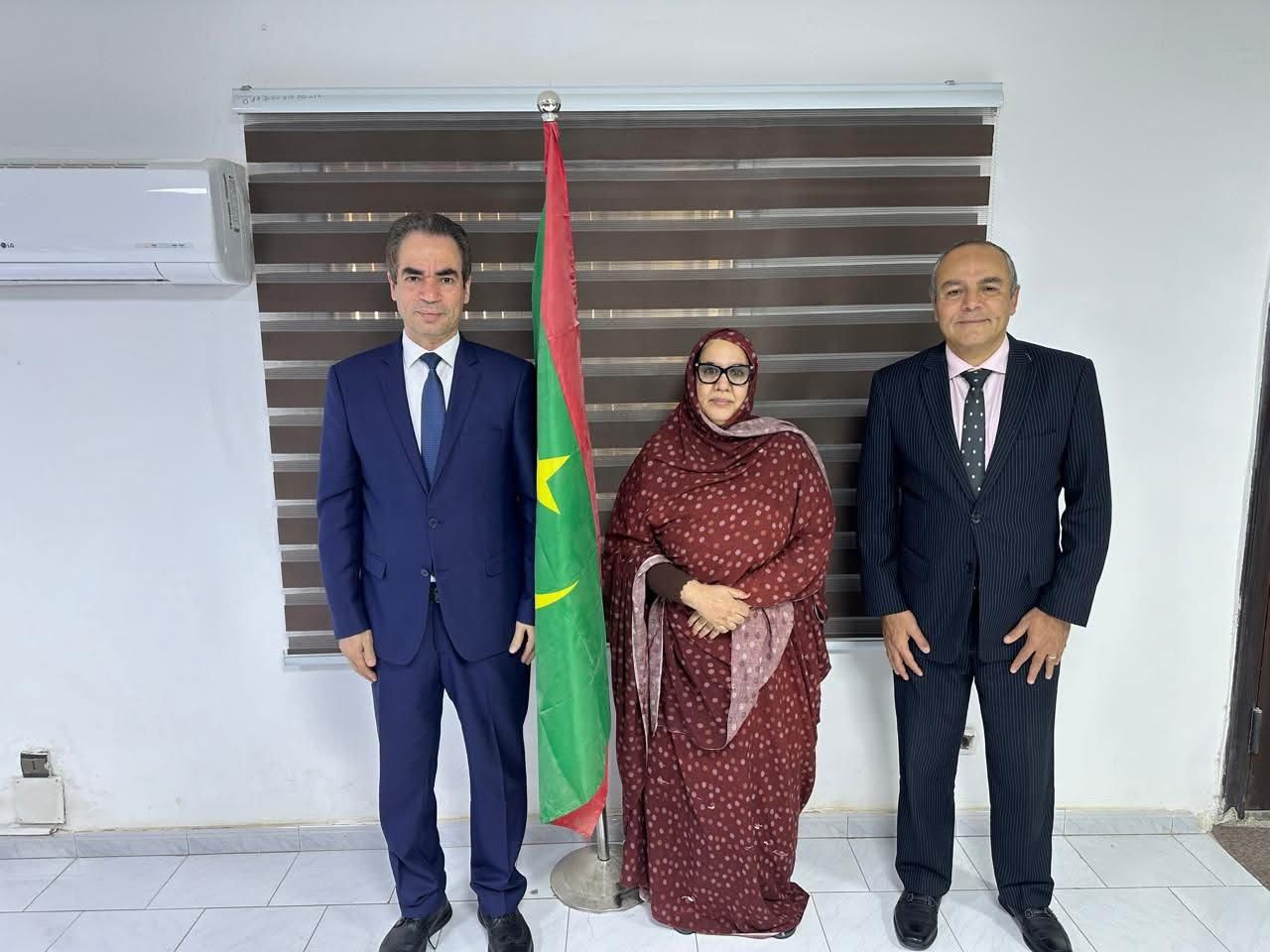 رئيس الهيئة الوطنية للإعلام، مع مديرة التليفزيون بحضور السفير المصري في موريتانيا رئيس الهيئة الوطنية للإعلام، مع مديرة التليفزيون بحضور السفير المصري في موريتانيا