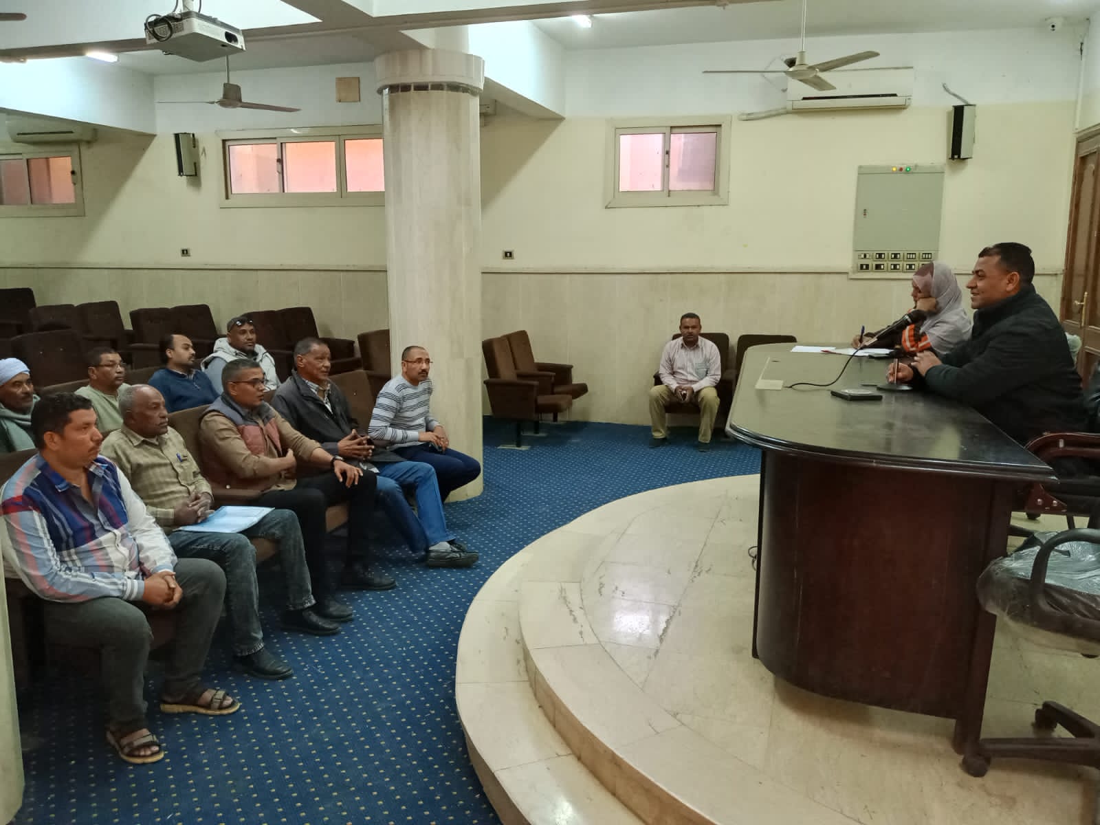 مناقشة طلبات المواطنين خلال لقاء اليوم المفتوح الأسبوعى