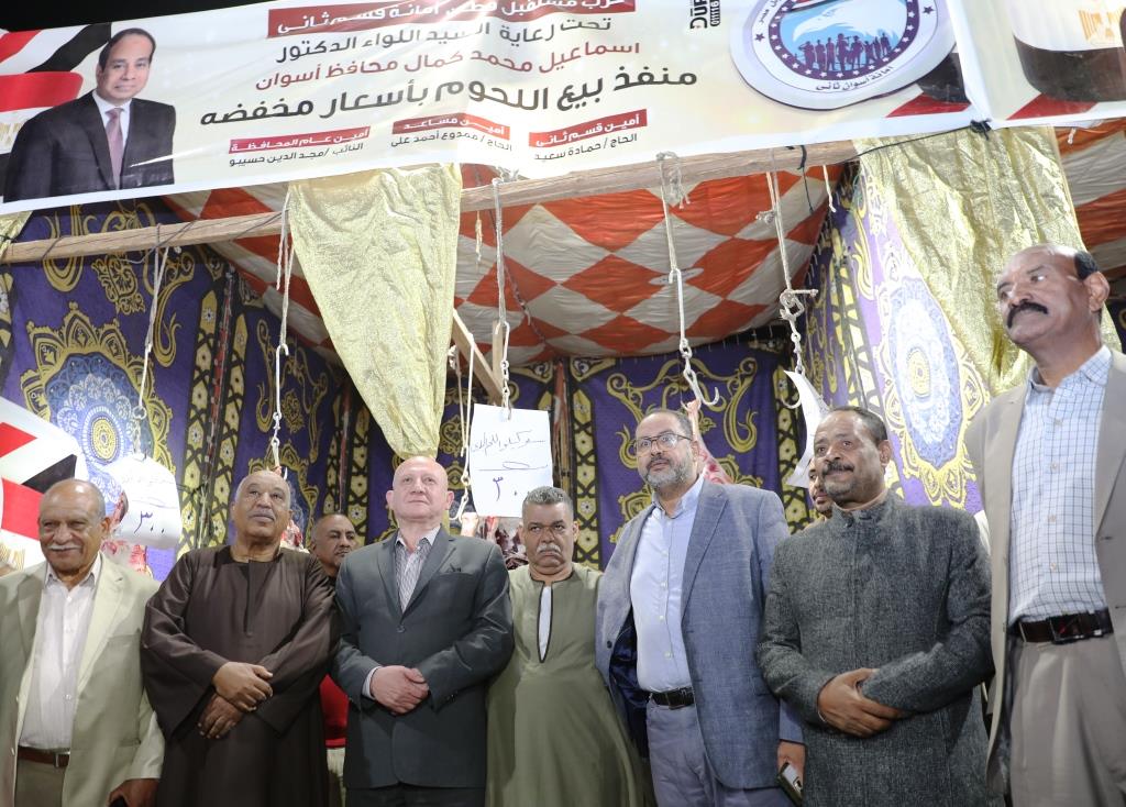 افتتاح معرض سلع مخفضة باسوان