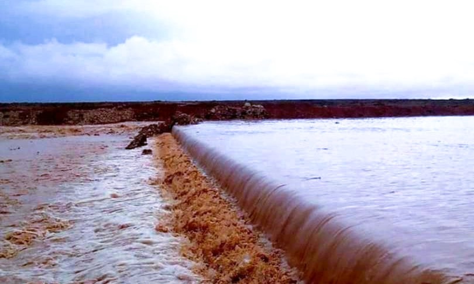 سدود وخزانات لحصاد الامطار في صحراء مطروح