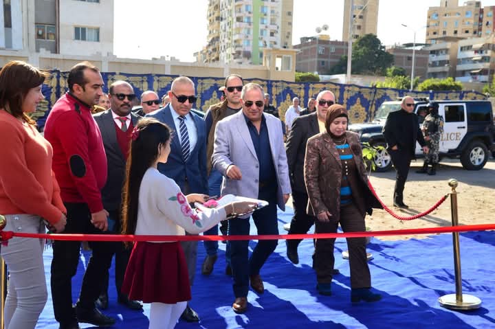 الافتتاح الافتتاح