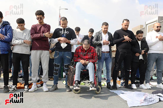 الصلاة داخل معرض الكتاب الصلاة داخل معرض الكتاب