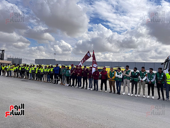 الشباب-يرافقون-المساعدات