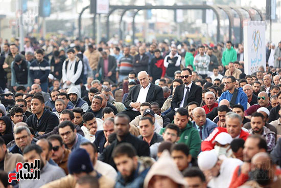 إقبال على صلاة الجمعة فى معرض الكتاب إقبال على صلاة الجمعة فى معرض الكتاب