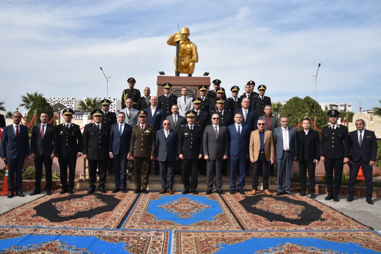 صورة عند النصب التذكاري