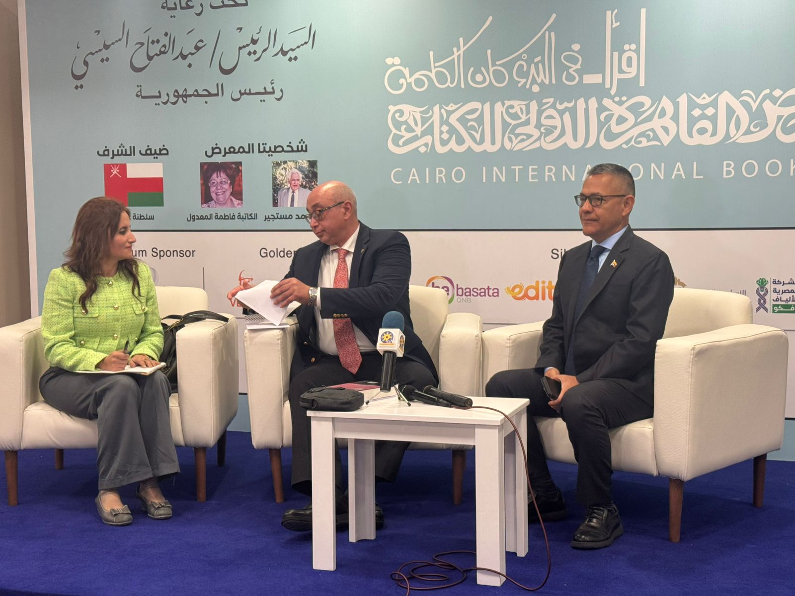 جانب من الندوة جانب من الندوة