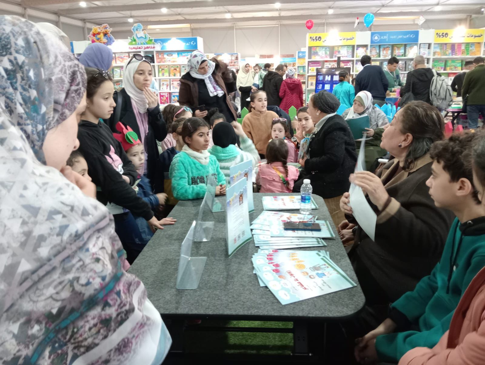 تقديم أنشطة للأطفال تقديم أنشطة للأطفال