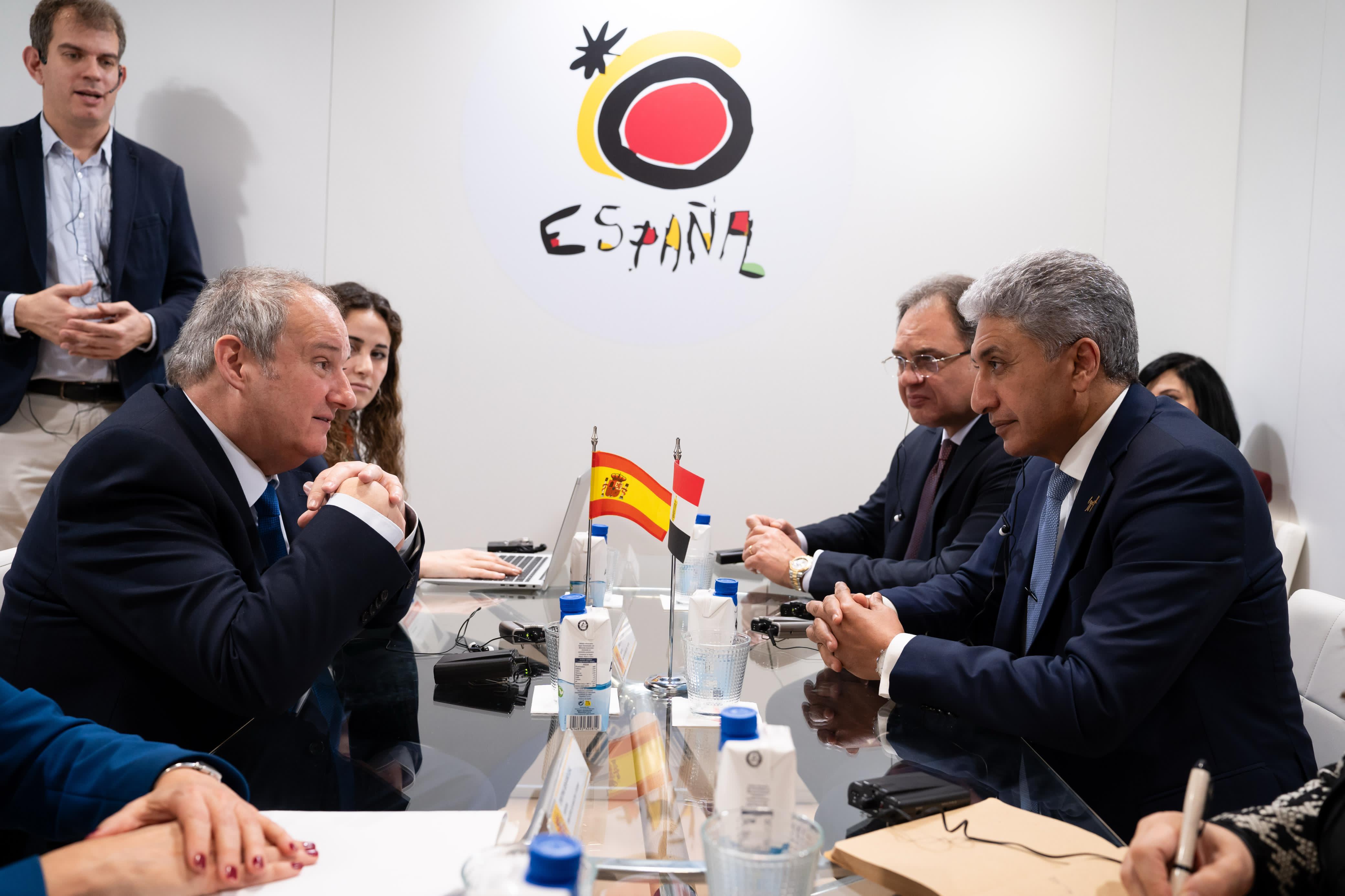 لقاءات وزير السياحة لقاءات وزير السياحة