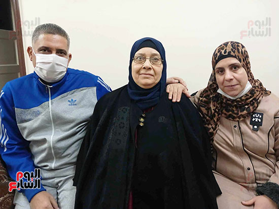 الزوجين-مع-والدة-الزوج الزوجين-مع-والدة-الزوج