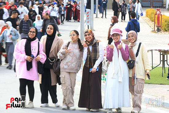 الزوار يستمتعون بأوقاتهم