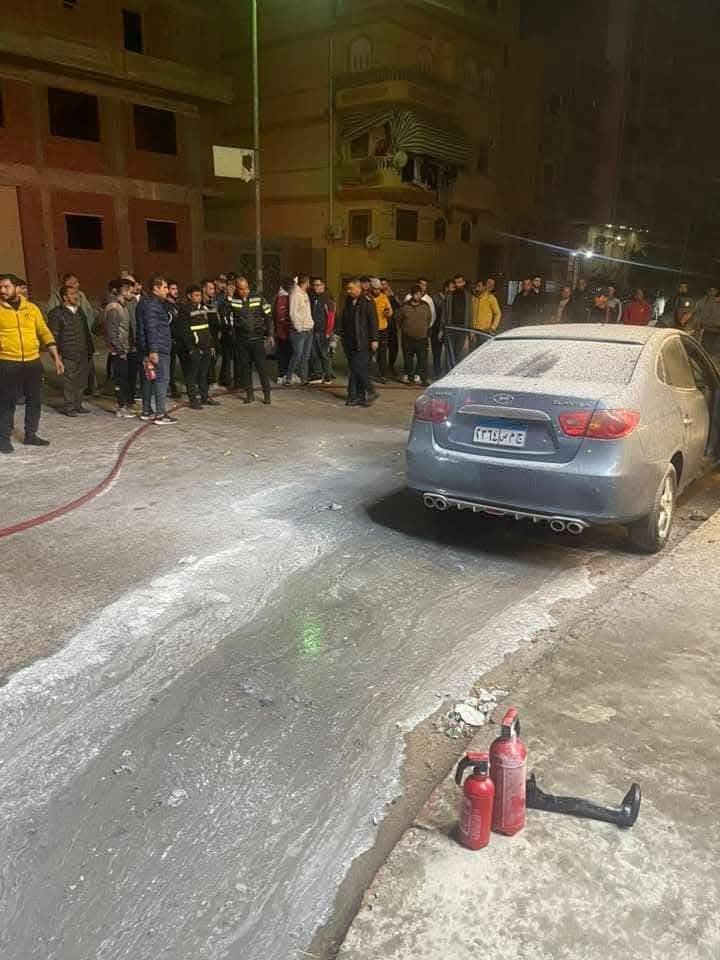 ضابط مرور يحاول السيطرة على حريق بدمياط ضابط مرور يحاول السيطرة على حريق بدمياط