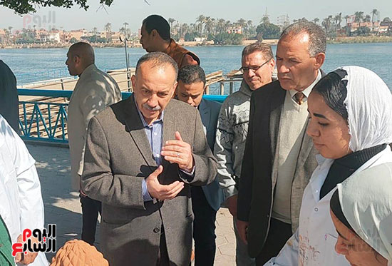 محافظ-اسيوط-خلال-تفقد-الكورنيش