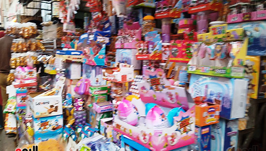 أسواق-الإسكندرية-تتزين-بالفوانيس-والزينة-(12)