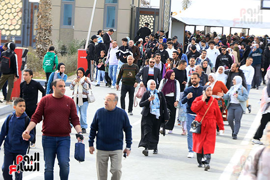 زحام لدخول معرض الكتاب
