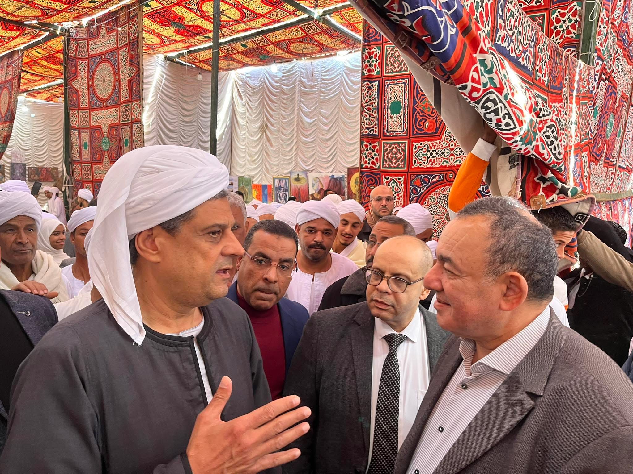 جانب من المناقشات الجانبية جانب من المناقشات الجانبية